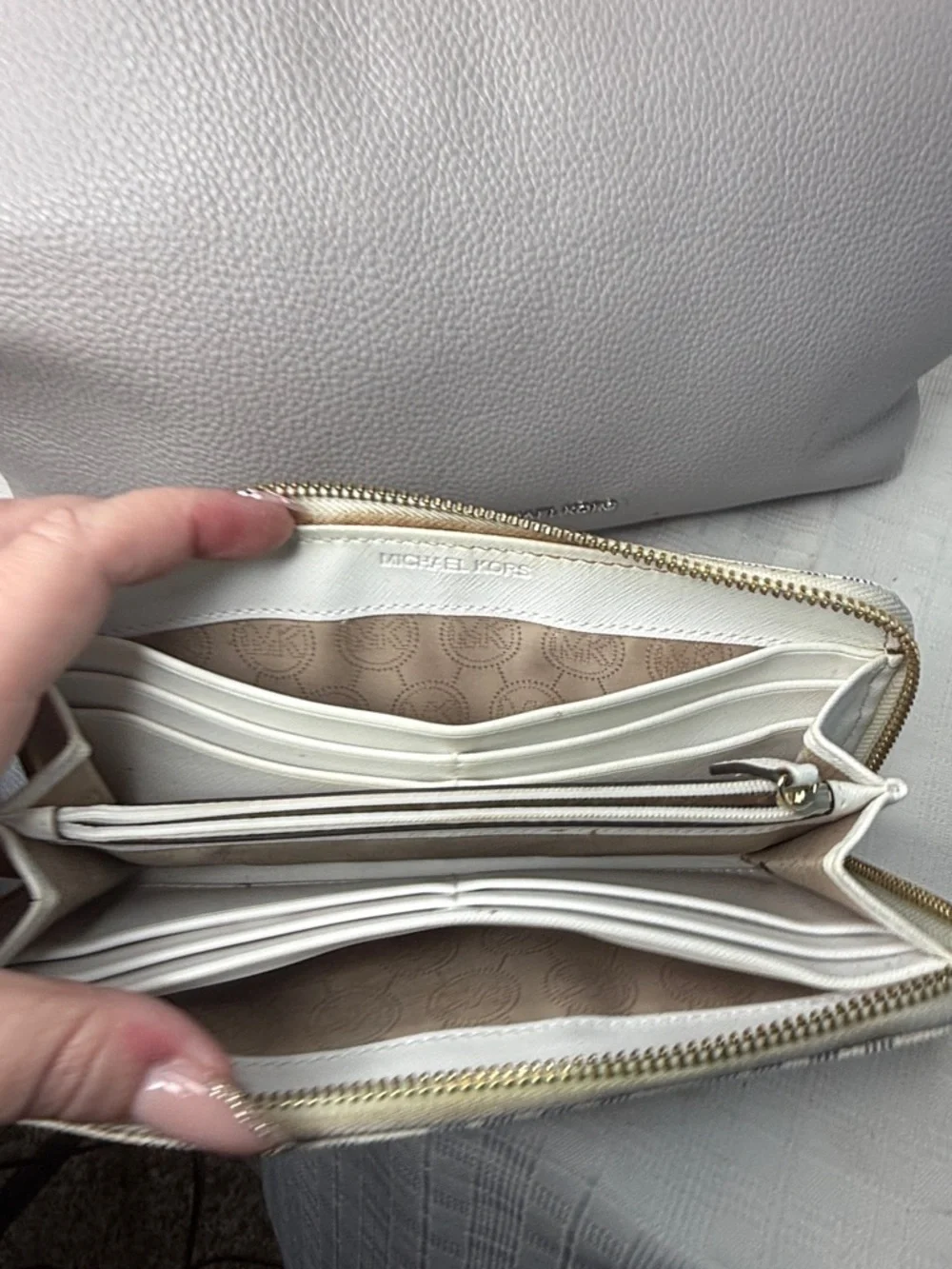 Michael Kors Raven Large Pebbled Leather Tote, Pearl Grey Bag /Wallet set.